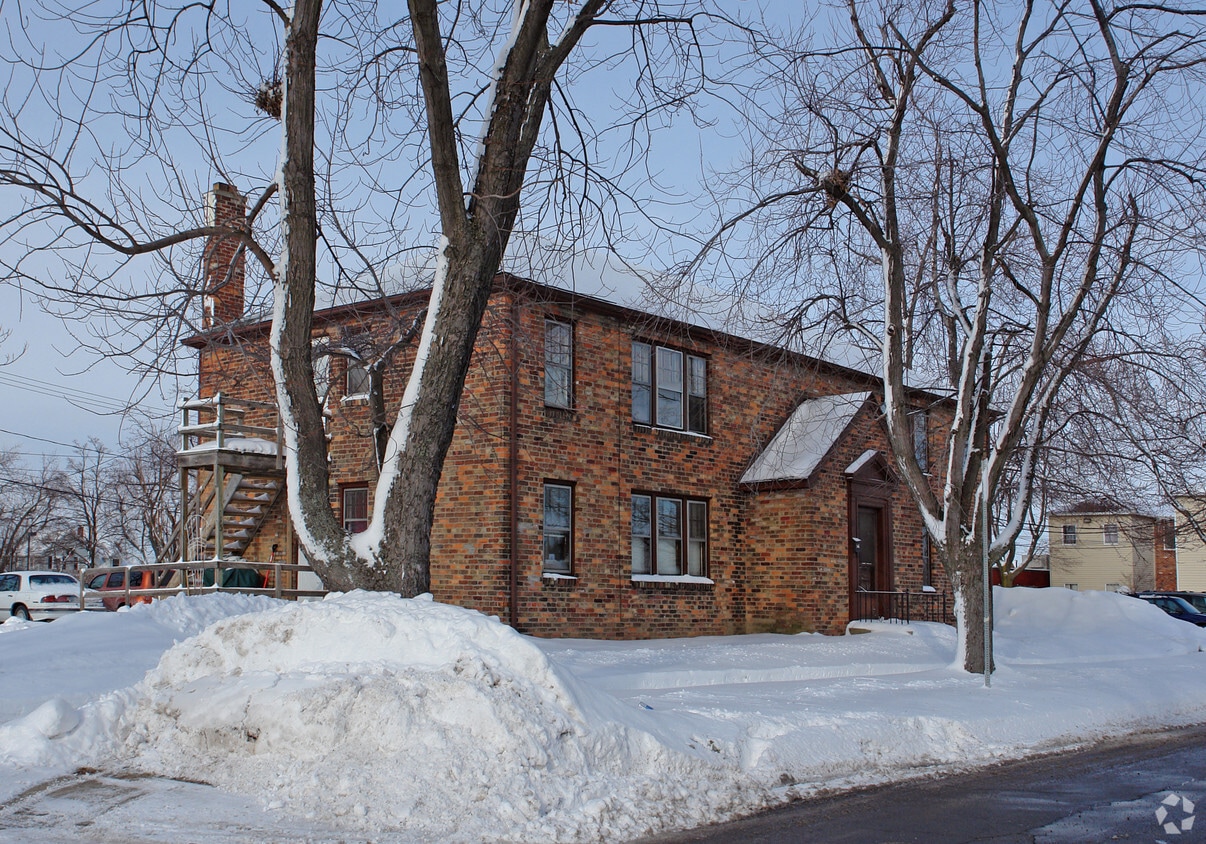 Building Photo - 33 Bernhardt Dr