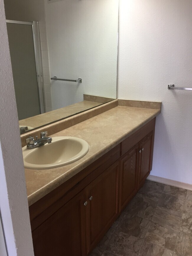 Foto del edificio - 2-bedroom, 2-bath with 1-parking