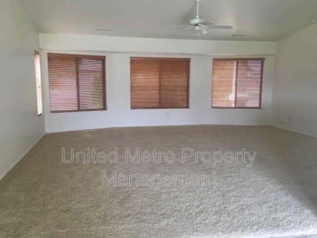 Building Photo - 7705 E Las Palmas Dr