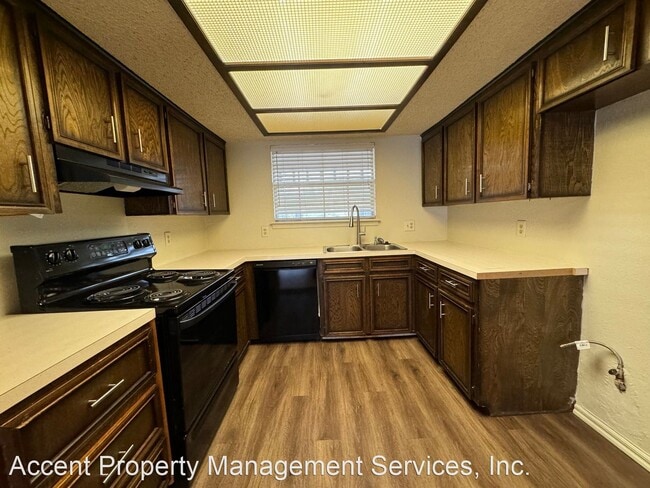 Building Photo - 3 br, 2 bath House - 7411 South Elm Avenue