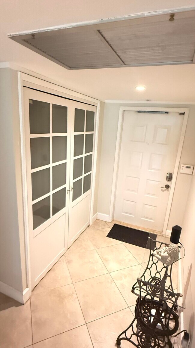 Foto del edificio - 4031 N Cypress Dr