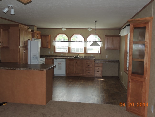 Building Photo - 203 2nd St S