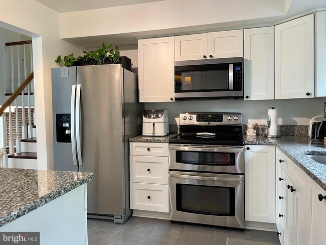 Foto del edificio - 9808 Forest Grove Dr