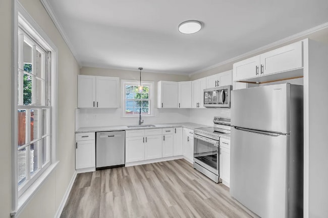 Building Photo - 120 Abbotsford Dr