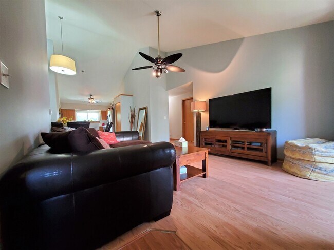 Foto del edificio - 8700 W Evelyn Ln