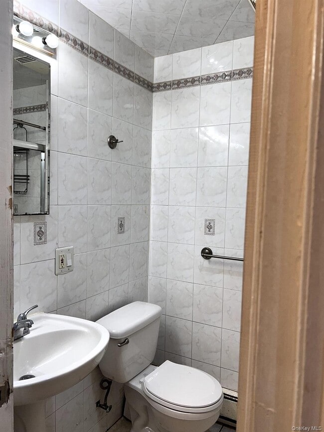 Foto del edificio - 93-22 243rd St