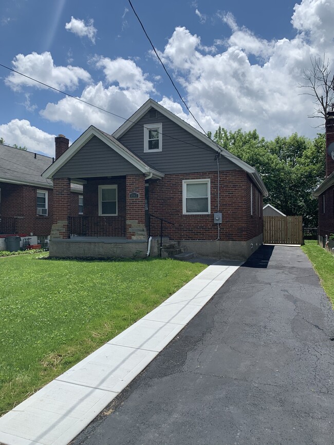 Building Photo - 6847 Roe St