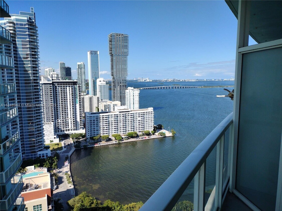 Foto principal - 1900 N Bayshore Dr