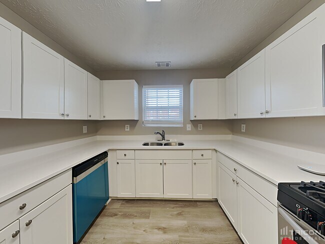 Building Photo - 6195 Flagstaf Walk