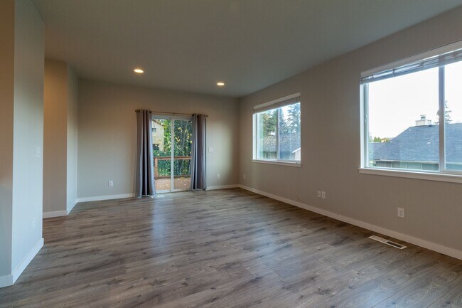 Building Photo - NEWER Luxury Town Home near Downtown Vanco...