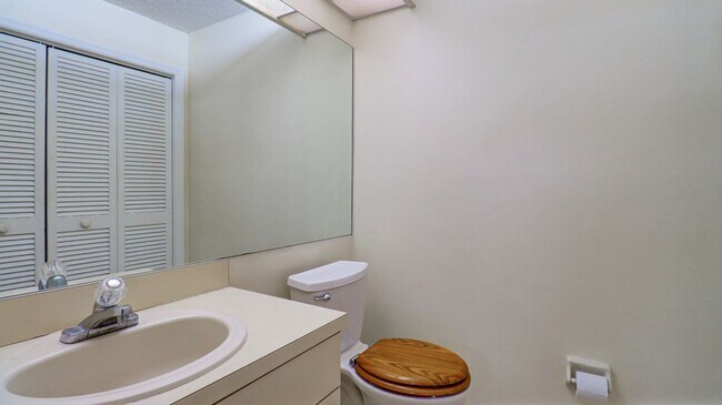Foto del edificio - 15206 W Pond Woods Dr
