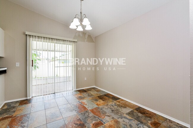 Foto del edificio - 1.5 Months FREE RENT!!
