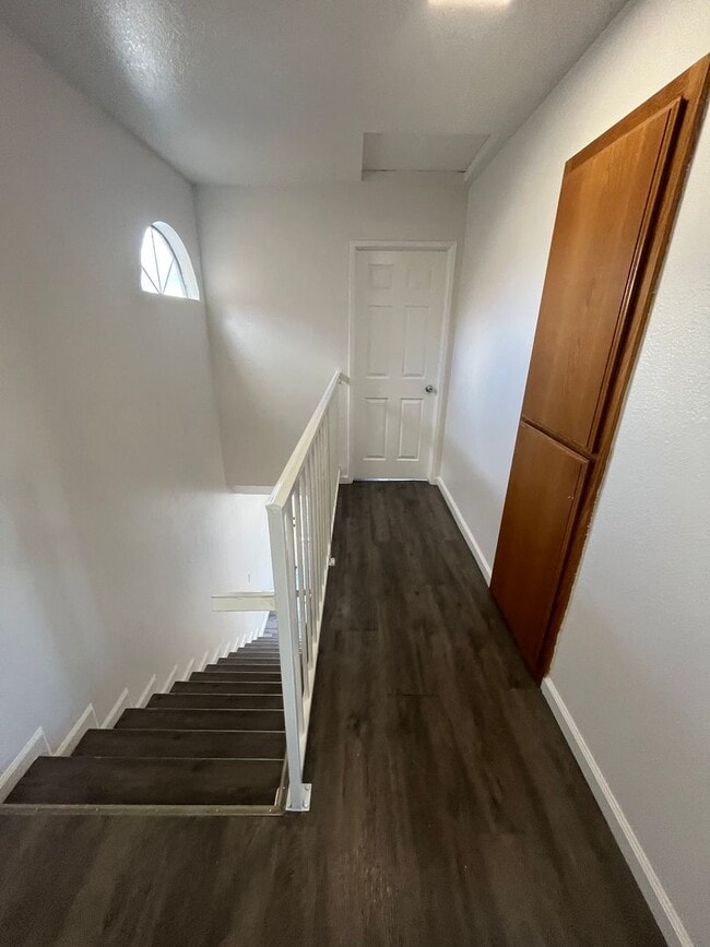 Building Photo - 248 E 5th St