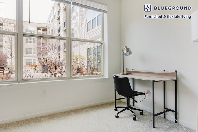 Foto del edificio - 333 Great River Rd