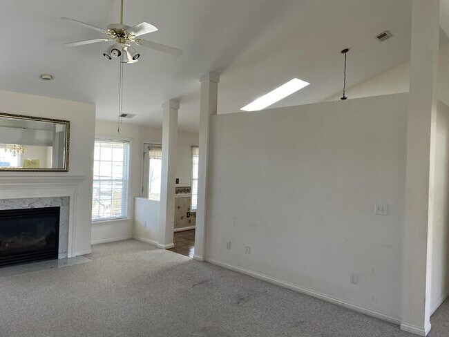 Foto del edificio - 321 Meadow Valley Rd