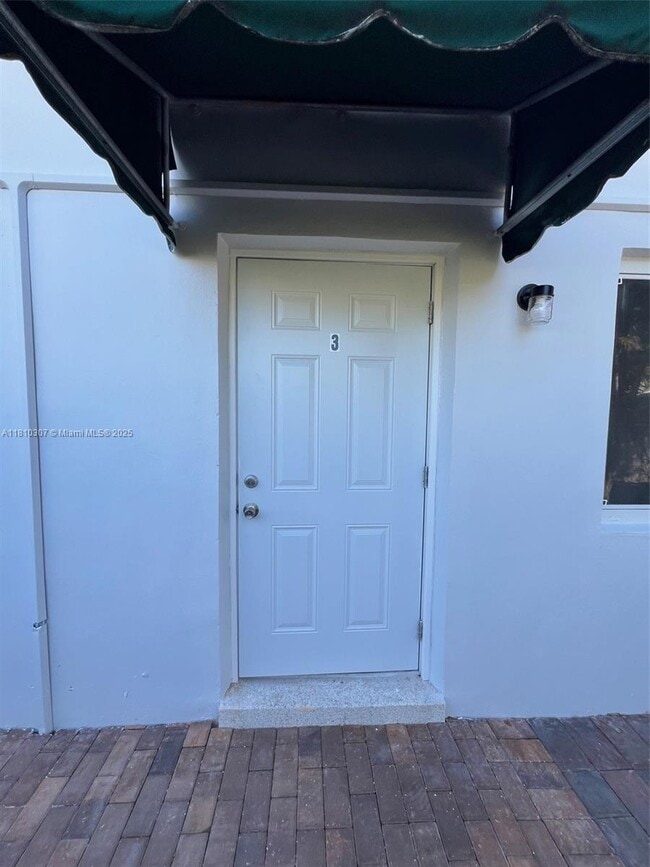 Foto del edificio - 1831 NE 56th St