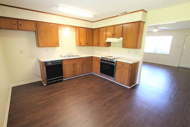 Foto del edificio - COMING SOON! 2 Bedroom 1 Bath Duplex in West Tyler!