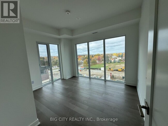 Photo du bâtiment - 715 Davis Dr