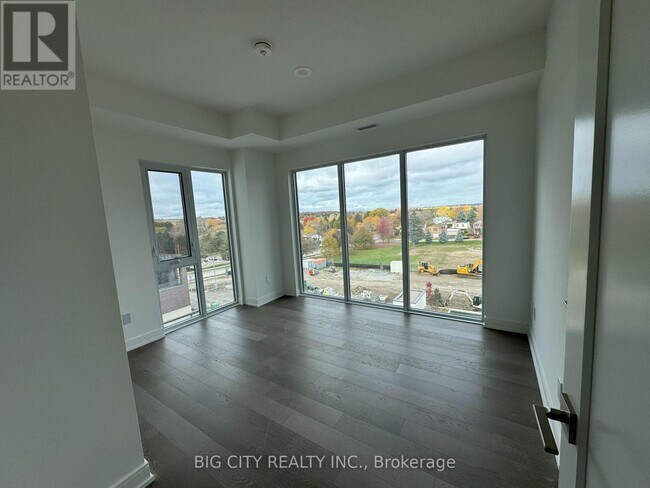 Photo du bâtiment - 715 Davis Dr