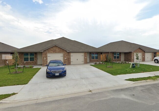 Building Photo - 2420 Duntov Dr