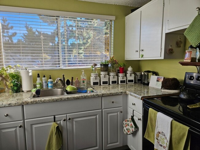 Building Photo - 225-227 E 200 S