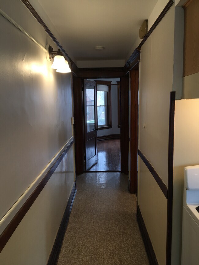Building Photo - 1430 Highland Ave