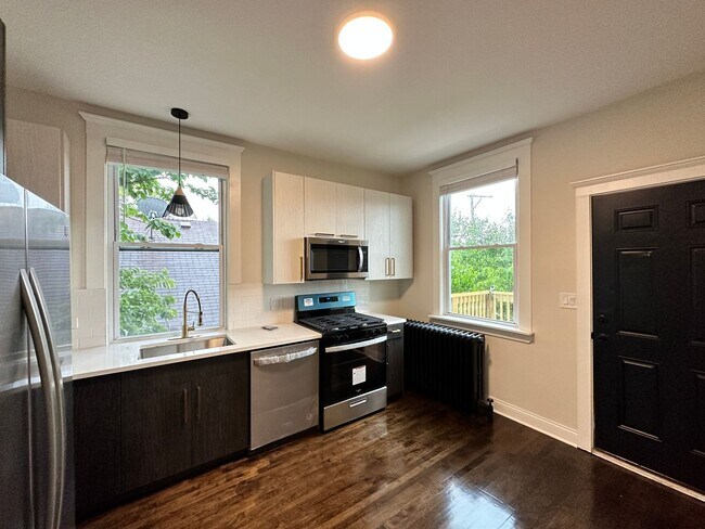 Building Photo - 1106 N Mayfield Ave