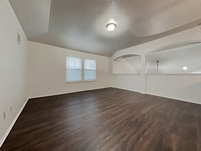 Building Photo - 2567 Riverway Dr