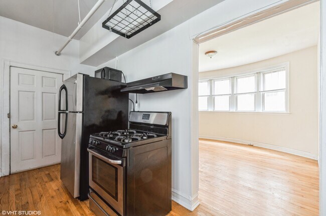 Foto del edificio - 3746 W Irving Park Rd