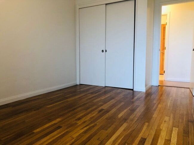 Building Photo - Bankers Hill 1 Bedroom 1 Bath with Downtown San Diego Views