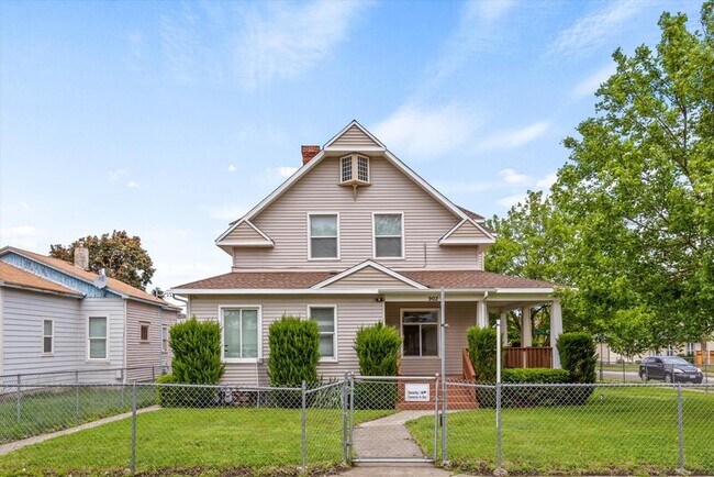 Foto del edificio - 902 W Mansfield Ave