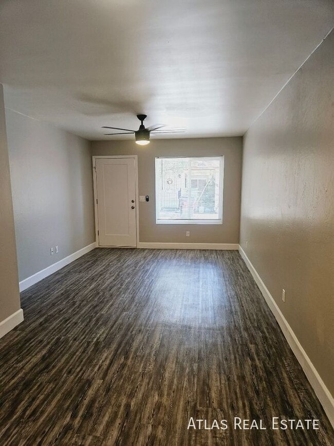 Building Photo - 2826 E Capri Cir