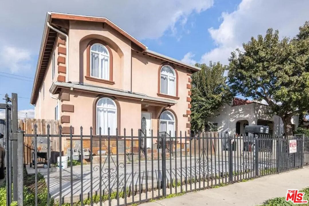 Foto principal - 819 E 73rd St