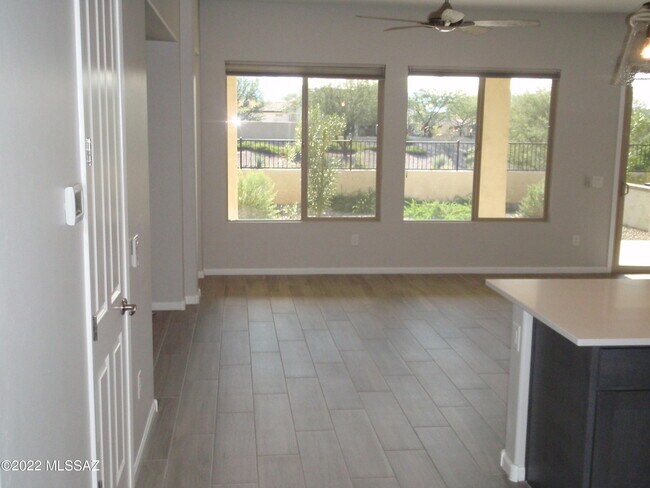 Foto del edificio - 61123 E Flint Dr