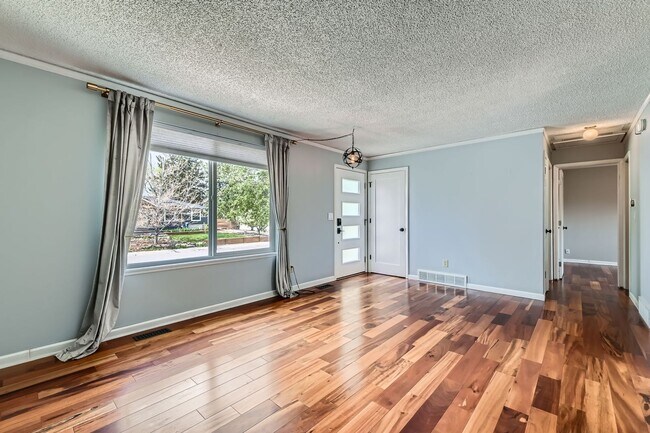 Foto del edificio - 4 Bedroom 2 Bath House In Louisville! Avai...