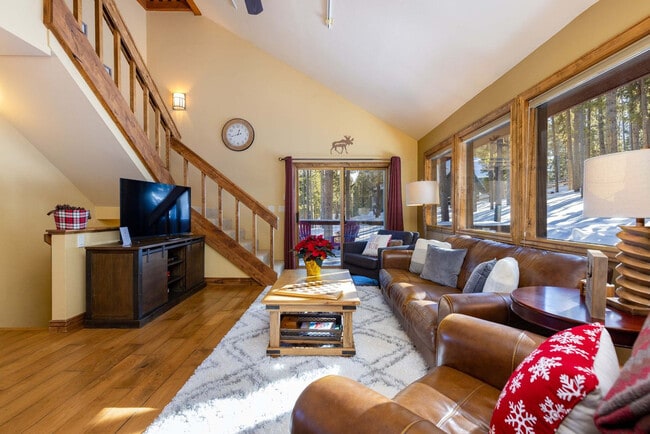 Building Photo - 157 Independence Cir