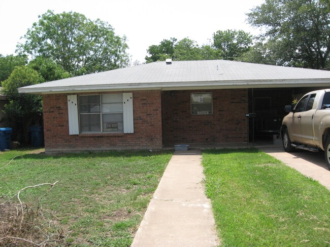 Building Photo - 1213 Park St