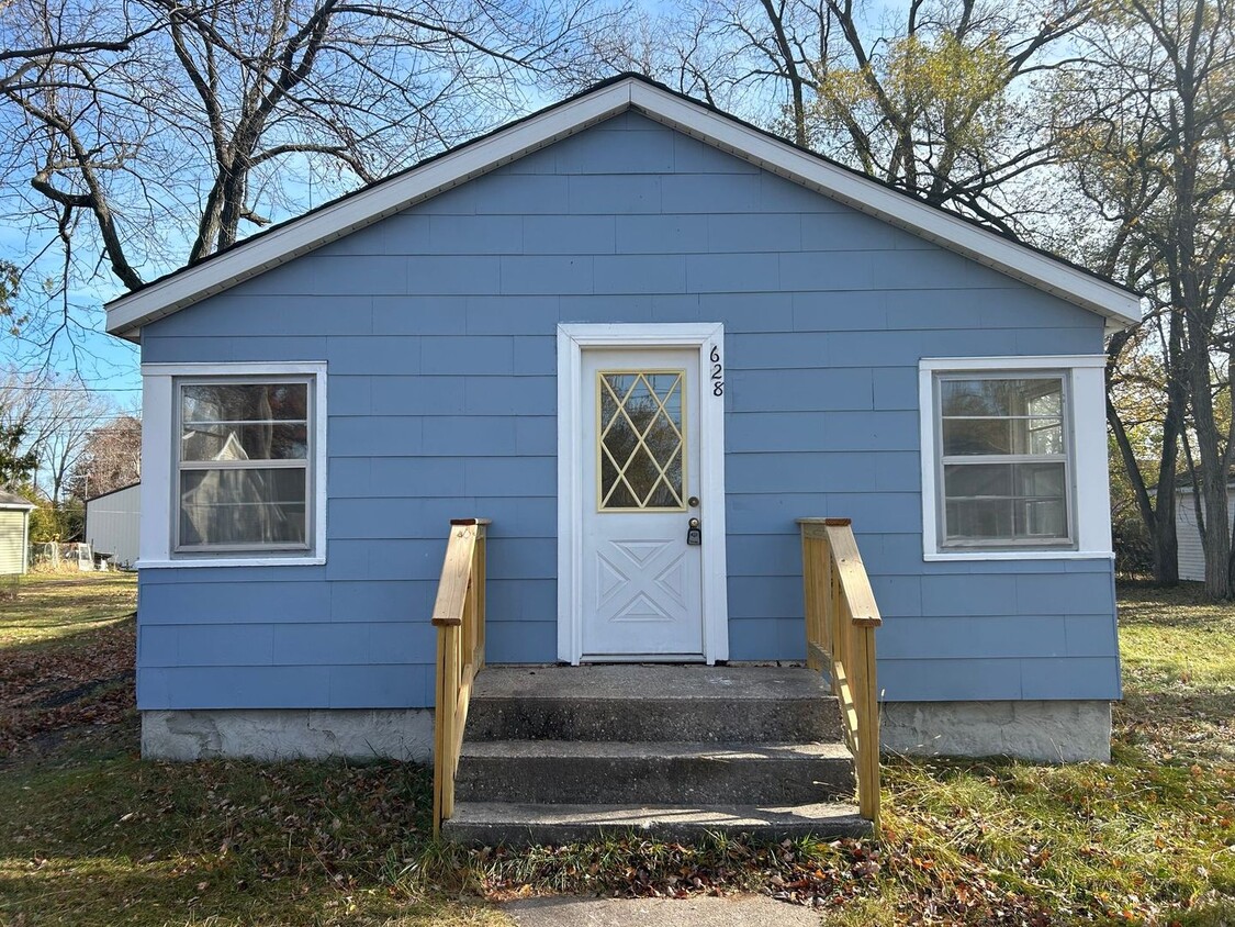 Primary Photo - Refreshed and beautiful 3 bedroom single f...