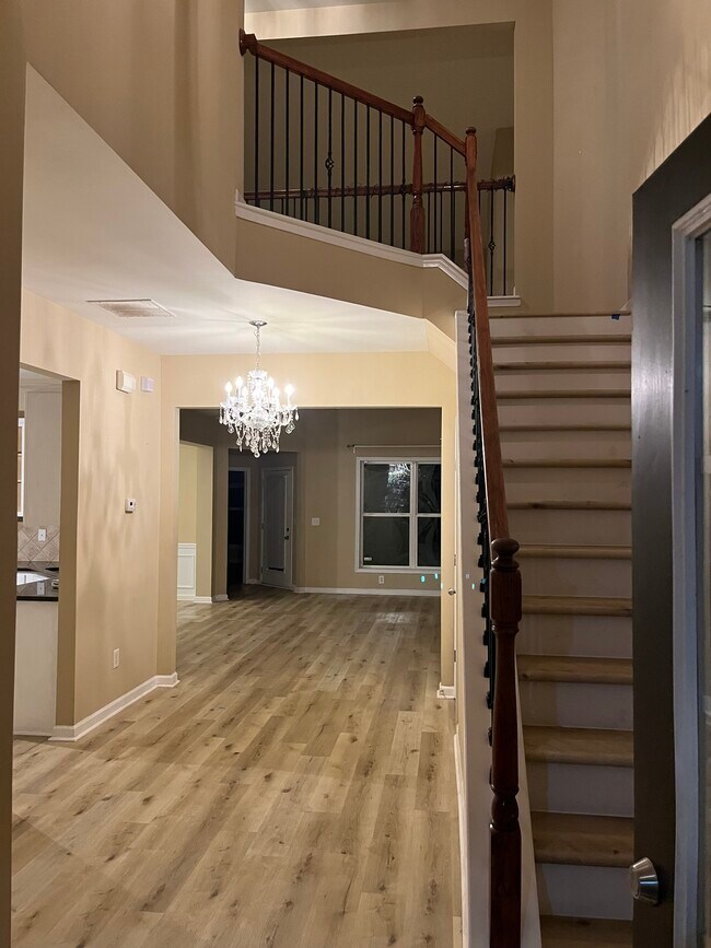 Building Photo - 5745 Weddington Dr