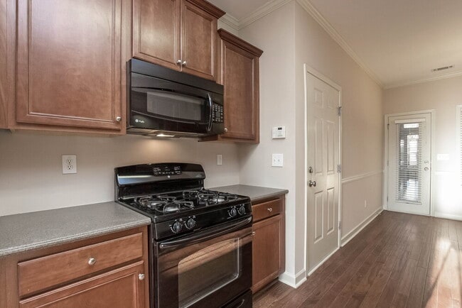 Building Photo - 537 Pringle Dr NE