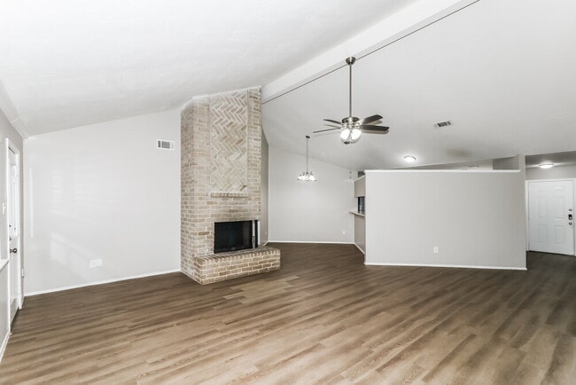 Building Photo - 2406 Heathergold Dr