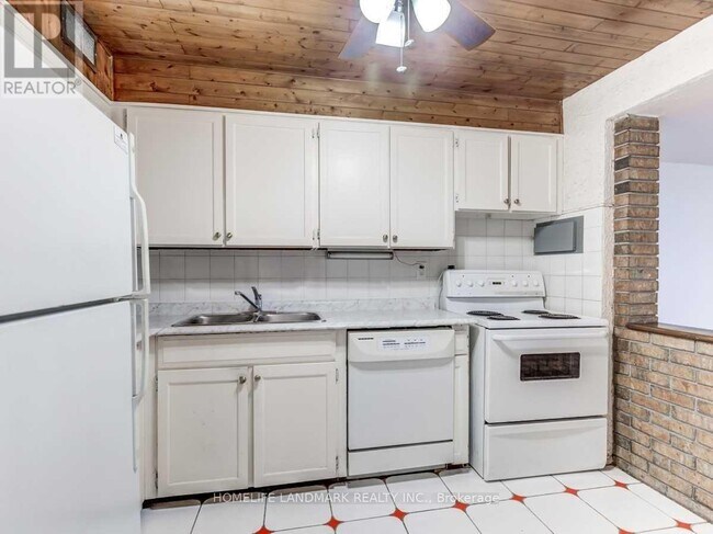 Photo du bâtiment - 10 Parkway Forest Dr