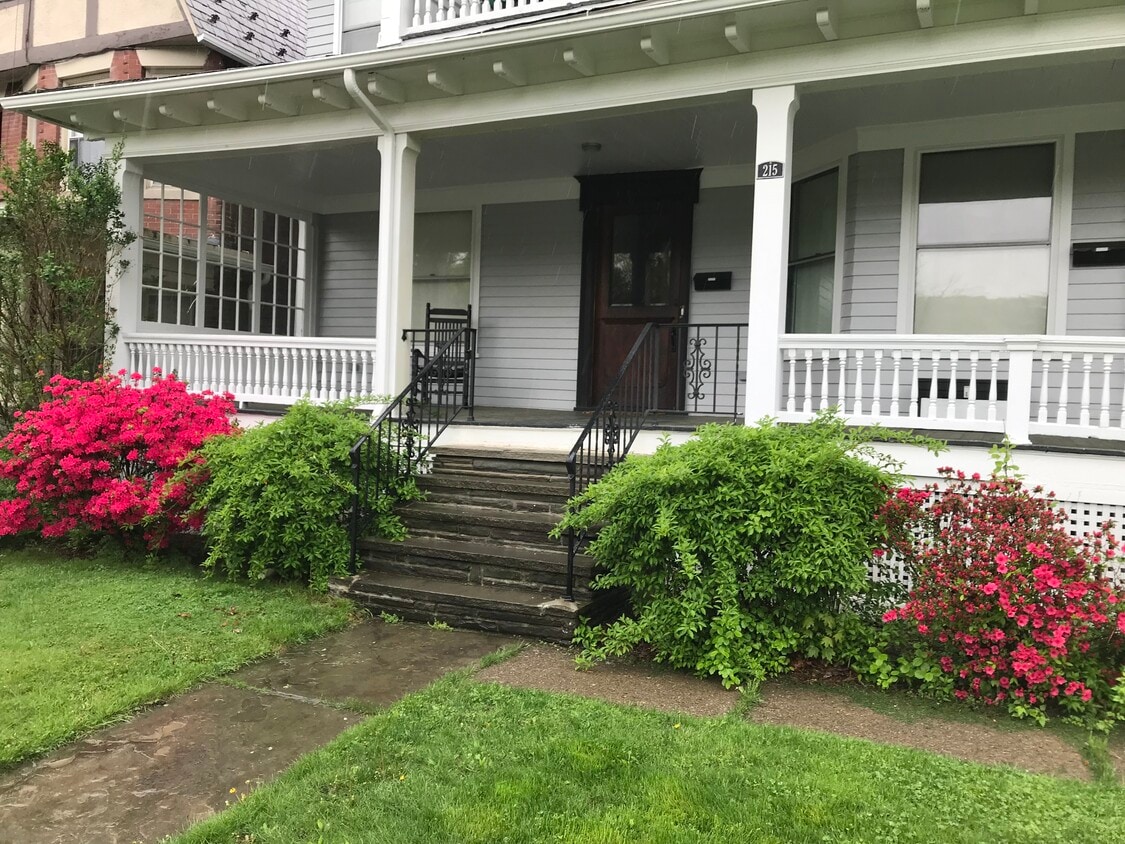 Primary Photo - 215 Arthur Ave