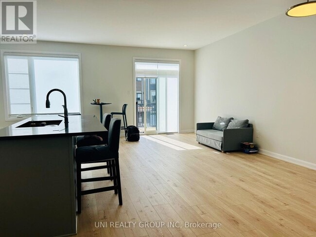 Building Photo - 772 Tadpole Cres