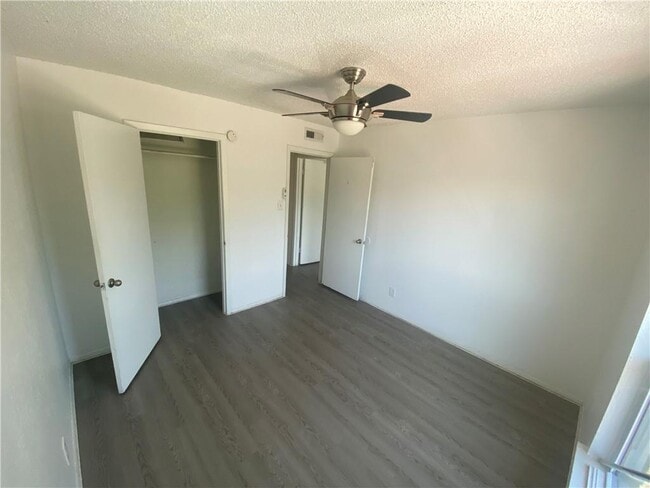 Building Photo - 2401 Manor Rd