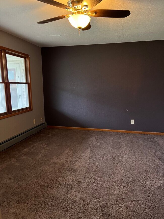 Building Photo - 306 S 2nd St