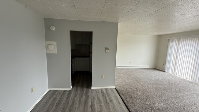 Building Photo - 370 Newton Cir