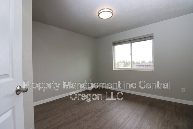 Foto del edificio - 1472 NE Whisper Ridge Dr