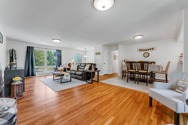 Foto del edificio - 521 Woodhaven Dr