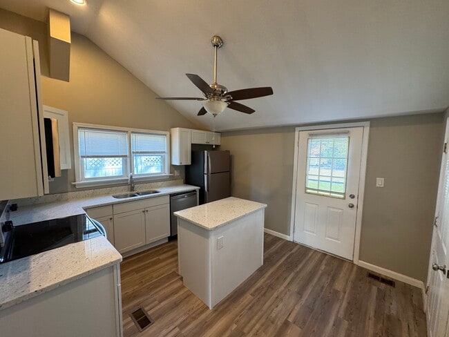 Building Photo - 1029 Woodside Blvd